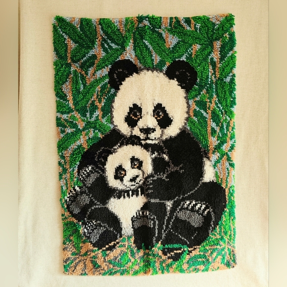 Vintage Homemade DIY Latch Hook Yarn Tapestry Panda Mom And Cub - Picture 1 of 13